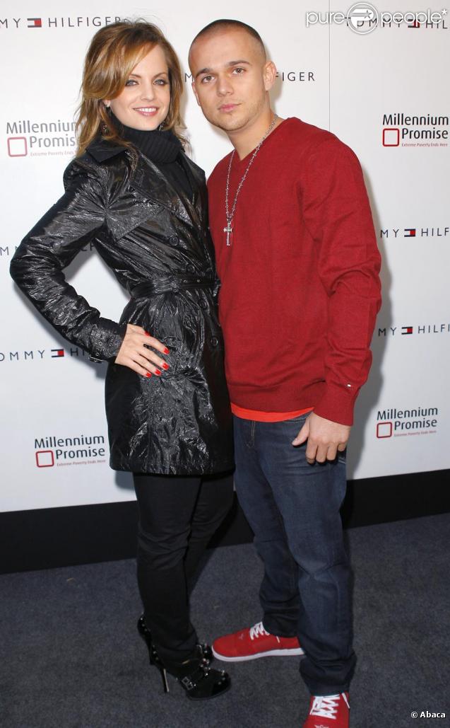 Mena Suvari et son amoureux à la soirée Tommy Hilfiger le 17/09/09 à New York sur la 5e Avenue