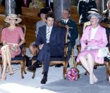 Mary et Frederik de Danemark ainsi que la reine Margrethe  lors de l'inauguration des étables royales rénovées du château de Christiansborg à Copenhague le 18 septembre 2009