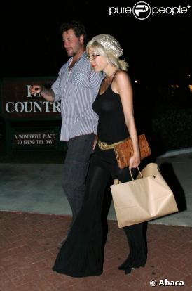 C'est raté pour le dîner en amoureux, les beaux-parents McDermott sont venus rejoindre Tori Spelling et son mari !