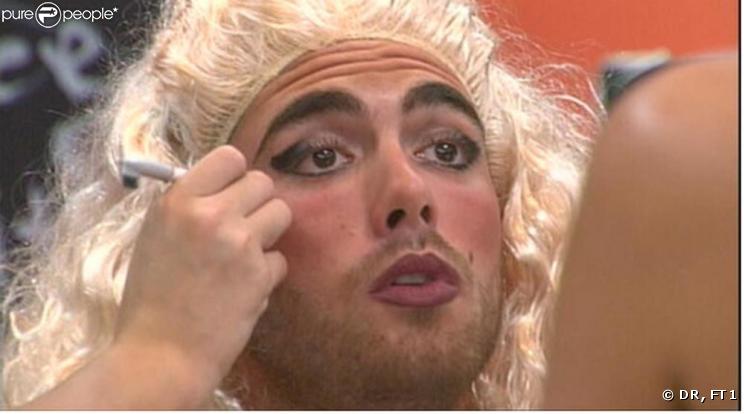 Joanthan est transformé par les filles en... Cindy !