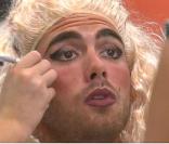 Joanthan est transformé par les filles en... Cindy !
