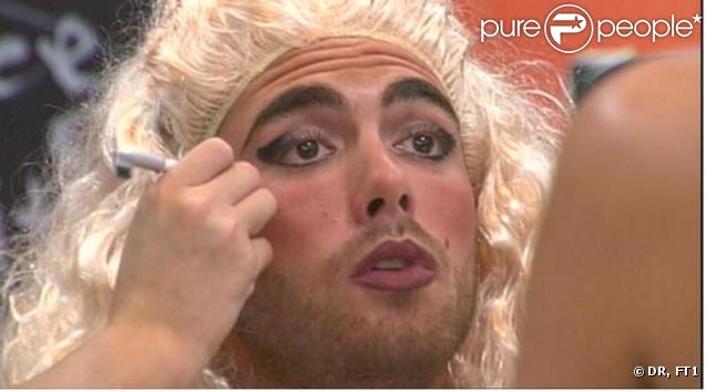 Joanthan est transformé par les filles en... Cindy !