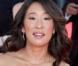 Sandra Oh superbe en doré à la cérémonie des Emmy Awards à Los Angeles le 20/09/09