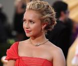 Le rouge va si bien à Hayden Panettiere à la cérémonie des Emmy Awards à Los Angeles le 20/09/09