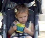 Jessica Alba et sa fille Honor se promènent dans les rues de Beverly Hills le 19 septembre 2009