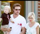 Tori Spelling se promène en famille dans les rues de Malibu le 19 septembre 2009