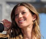 Gisele Bündchen, à New York, s'exprime quant à son rôle de porte-parole des Nations Unies pour sensibiliser à l'écologie et aux enjeux climatiques. Elle nous dévoile son ventre rond ! 20/09/09