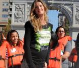 Gisele Bündchen, à New York, s'exprime quant à son rôle de porte-parole des Nations Unies pour sensibiliser à l'écologie et aux enjeux climatiques. Elle nous dévoile son ventre rond ! 20/09/09