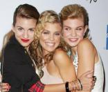 AnnaLynne McCord et ses deux soeurs Angel et Rachel McCord à la soirée Macy's Passport Fashion Show 2009 au Airport's Barker Hangar de Santa Monica le 24 septembre 2009