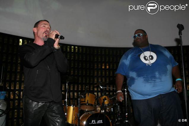 Big Ali a présenté son nouveau single, Universal Party, au VIP Room le 24 septembre 2009. Florent Pagny est venu interpréter leur duo  Des larmes de sang . 