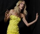 Sasha Pivovarova en backstage du défilé Versace