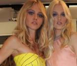 en backstage du défilé Versace