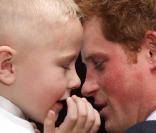 Le prince Harry : Entre dandy, daddy et... digne héritier de la princesse Diana ! Magnifique !