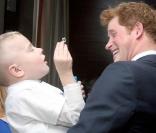 Le prince Harry rencontre des lauréats des WellChild Children's Health Awards, à l'Intercontinental Park Lane de Londres, le 28 septembre 2009