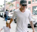 Ryan Phillippe accompagne Deacon, son enfant de cinq ans, chez le médecin, mardi 29 septembre.