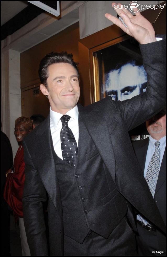 Hugh Jackman habillé par Ferragamo lors de la conférence de presse pour la pièce A Steady Rain à New York le 29 septembre 2009