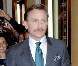 Daniel Craig habillé par Burberry lors de la conférence de presse pour la pièce A Steady Rain à New York le 29 septembre 2009