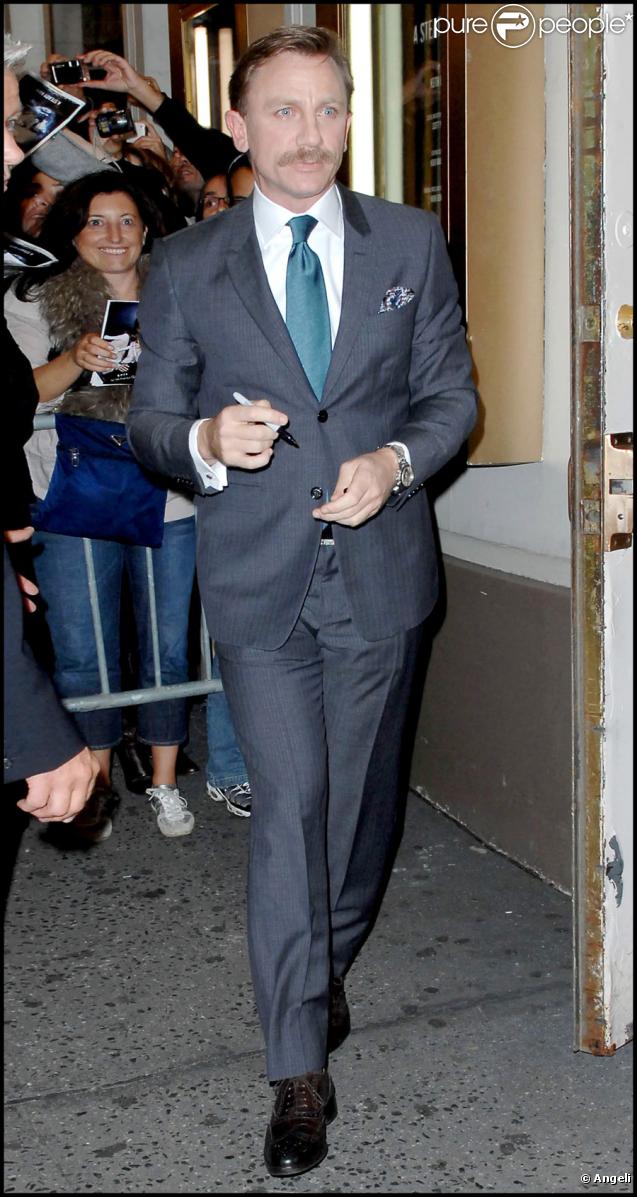Daniel Craig habillé par Burberry lors de la conférence de presse pour la pièce A Steady Rain à New York le 29 septembre 2009