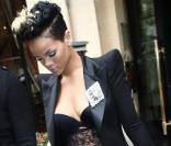 Rihanna au défilé Balmain à Paris le 1/10/09 toujours aussi peu vêtue...