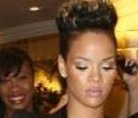 Rihanna au défilé Balmain à Paris le 1/10/09 toujours aussi peu vêtue...