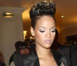 Rihanna au défilé Balmain à Paris le 1/10/09 toujours aussi peu vêtue...