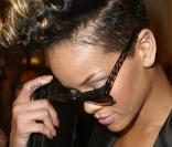 Rihanna au défilé Balmain à Paris le 1/10/09 toujours aussi peu vêtue...