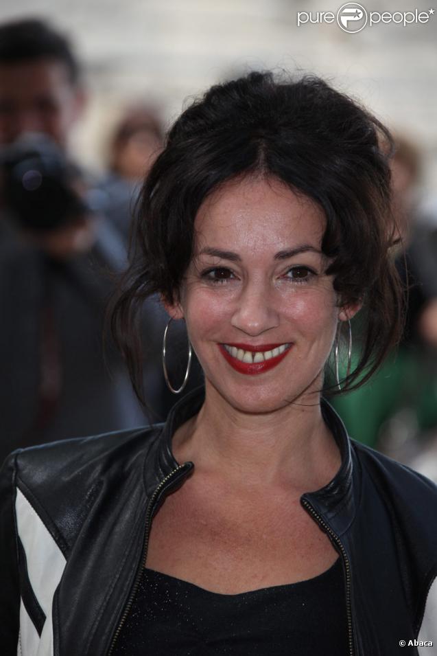 Béatrice Ardisson au défilé Christian Dior, collection prêt-à-porter printemps-été 2010, au Jardin des Tuileries, le 2/10/09.