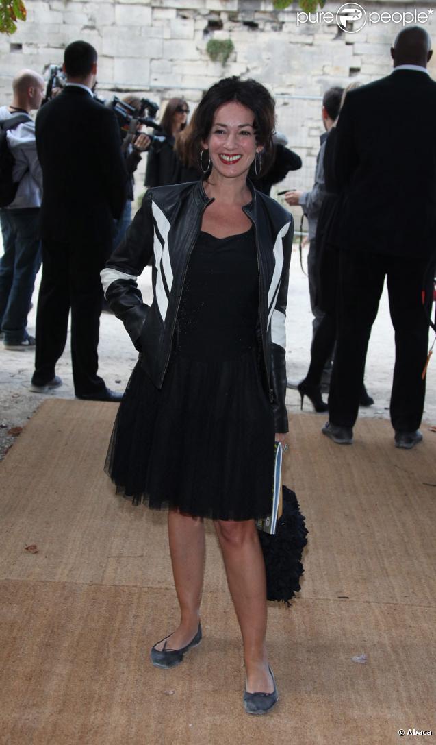 Béatrice Ardisson au défilé Christian Dior, collection prêt-à-porter printemps-été 2010, au Jardin des Tuileries, le 2/10/09.