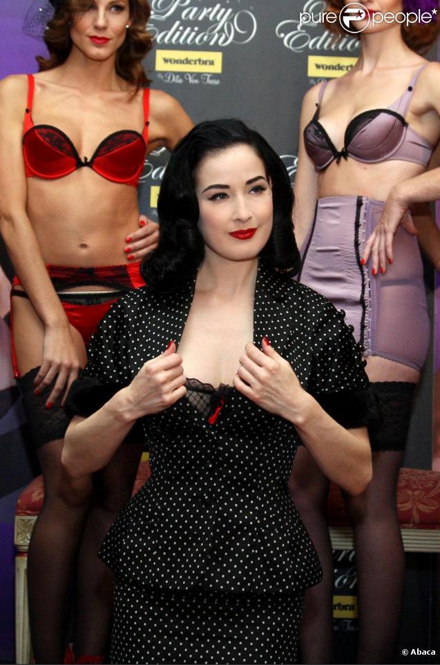Dita Von Teese à Madrid pour le lancement de sa nouvelle ligne Wonderbra le 5/10/09