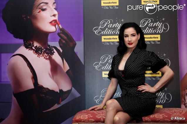 Dita Von Teese à Madrid pour le lancement de sa nouvelle ligne Wonderbra le 5/10/09