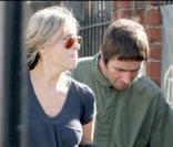 Liam Gallagher et sa femme Nicolas Appleton dans les rues de Londres.