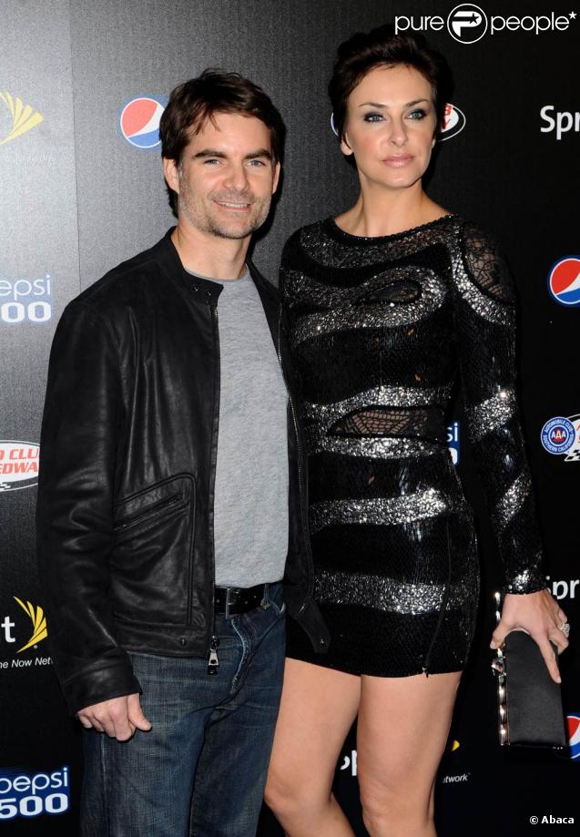 Le pilote Jeff Gordon et Ingrid Vandebosch, à l'occasion de l'avant-première de  Together : The Hendrick Motorsports Story , qui s'est tenue au Roosevelt Hotel de Los Angeles, le 7 octobre 2009 ! 