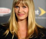 Natasha Henstridge et ses beaux yeux, à l'occasion de l'avant-première de  Together : The Hendrick Motorsports Story , qui s'est tenue au Roosevelt Hotel de Los Angeles, le 7 octobre 2009 ! 