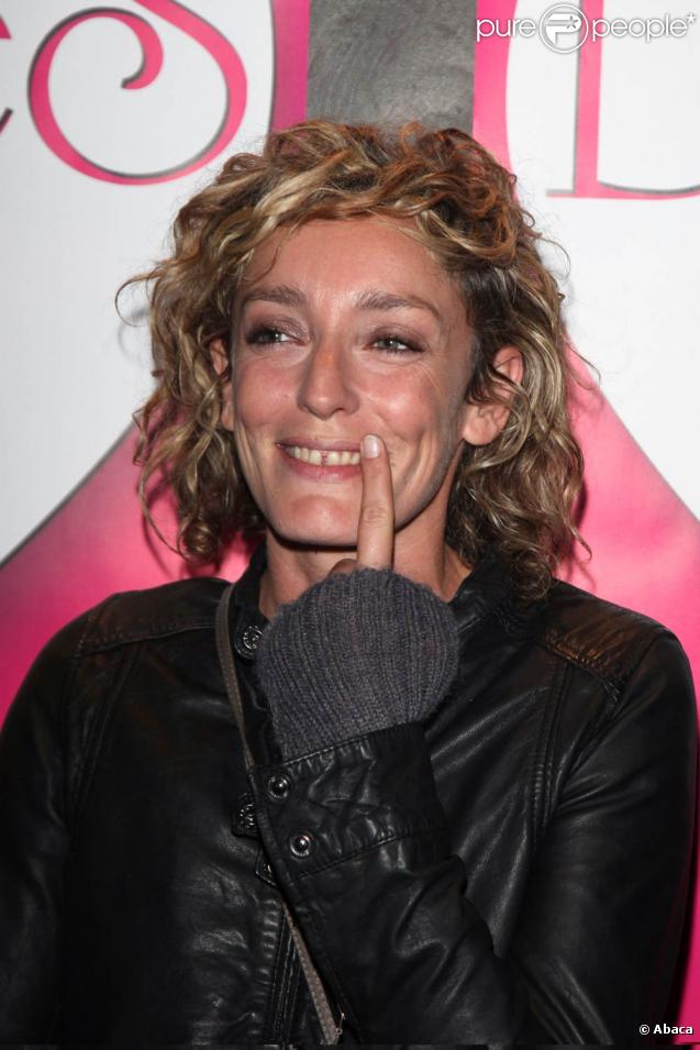 Juliette Arnaud, lors de l'avant-première de  Divorces ! , dans l'enceinte de l'Elysée Biarritz, à Paris, le 8 octobre 2009 !