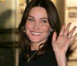 Carla Bruni se livrera bientôt autour de l\'analyse dans <i>La première séance</i>, prochainement sur France 3 !