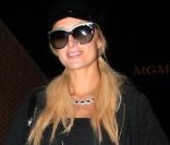 Paris Hilton sort de la librairie avec son boyfriend Doug Reinhardt le 11 octobre à Los Angeles