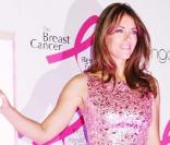 Elizabeth Hurley, le 12 octobre à New York pour l'illumination de Bloomingdale, en rose dans le cadre de la lutte contre le cancer !
