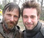 Viggo Mortensen et Adam Ikx sur le tournage de  The Road , de John Hillcoat, à Pittsburgh, en Pennsylvanie, en mai 2008 ! 