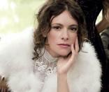 Emily Loizeau réédite son  Pays sauvage  avec sept chansons en anglais