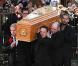 Mort de Stephen Gately : Revivez l'hommage bouleversant de Ronan Keating, de sa famille et de 3 500 fans...