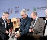Thierry Frémaux, Clint Eastwood et Bertrand Tavernier, à l'occasion de la clôture du Festival Lumière de Lyon, le 18 octobre 2009 !