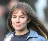 Malgré des débuts peu convaincants, Sienna Miller est prête à tout pour conquérir le grand écran. Même à s'enlaidir pour prouver qu'elle n'est pas qu'une jolie potiche. 