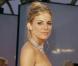 ... comme les tenues de soirée de nuit ! Telle une vestale, Sienna Miller est divine en robe du soir.