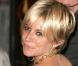 Avec une petite coupe courte, Sienna Miller nous démontre tout son potentiel beauté.