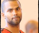 Tony Parker redouble d'efforts pour être toujours plus proche de ses fans !