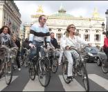 Myriam Seurat et Fabienne Amiach et d'autres présentateurs météo au Green Ride de Paris (25 octobre 2009)
