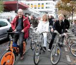 Denis Baupin, Evelyne Dhéliat et Fabienna Amiach au Green Ride de Paris (25 octobre 2009)