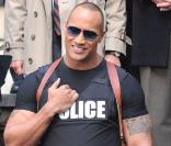 Le charismatique Dwayne Johnson sur le tournage de la comédie  The other guys , d'Adam McKay, à New York, le 25 octobre 2009 !