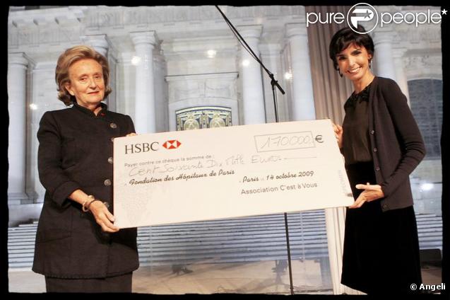 Rachida Dati et Bernadette Chirac le 14 octobre 2009 lors du gala organisé par C'est à vous. 