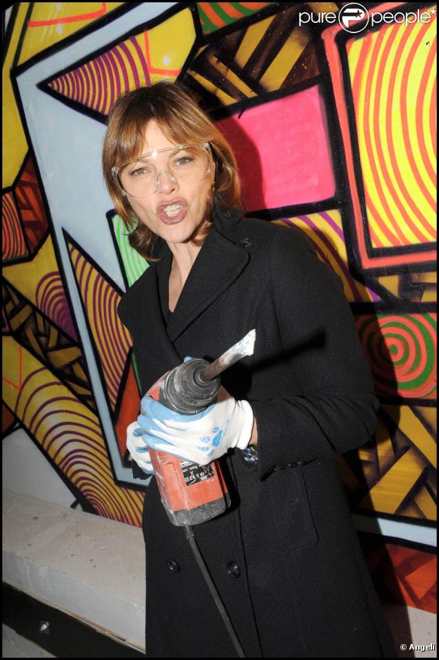 Alexandra Kazan, à l'occasion de la Demolition Party organisée par la marque LG pour le lancement de ses nouveaux écrans plats, à l'Esplanade de la Dafense, à Paris, le 27 octobre 2009 !